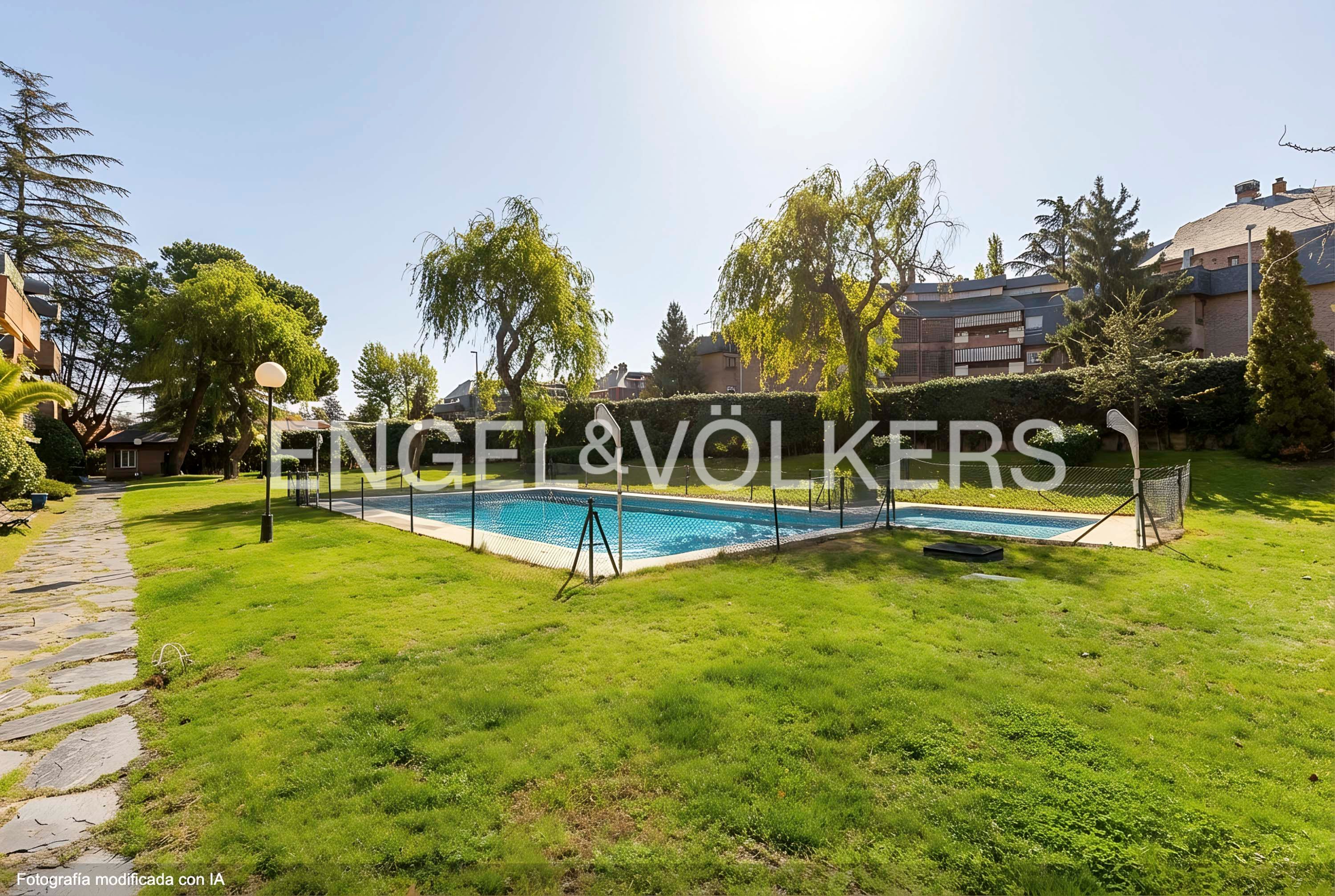 Swimming pool of Apartment for sale in Majadahonda  with Heating, Private garden and Balcony