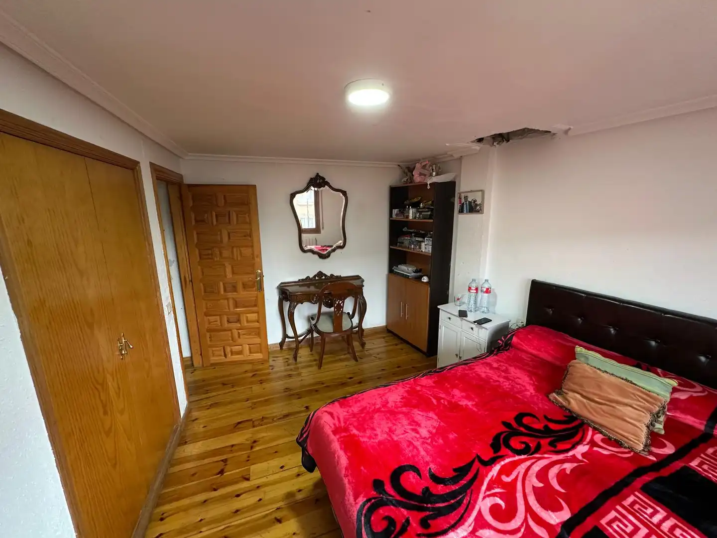 Dormitori de Casa o xalet en venda en Burgos amb Calefacció, Terrassa i Traster