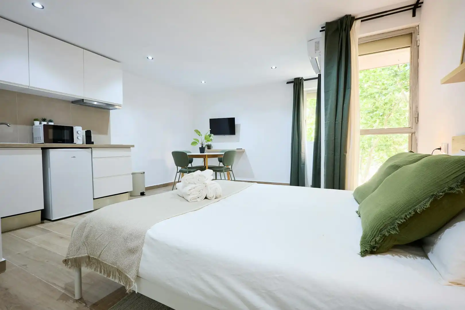 Bedroom of Flat for rent in Valencia  with Air Conditioner, Heating and Furnished