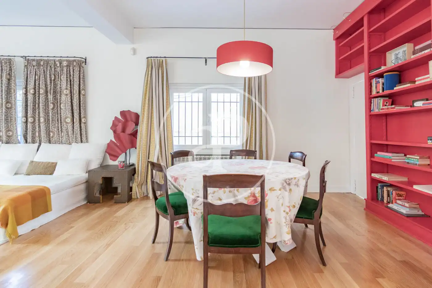 Menjador de Casa o xalet de lloguer en Madrid amb Aire condicionat, Calefacció i Jardí privat