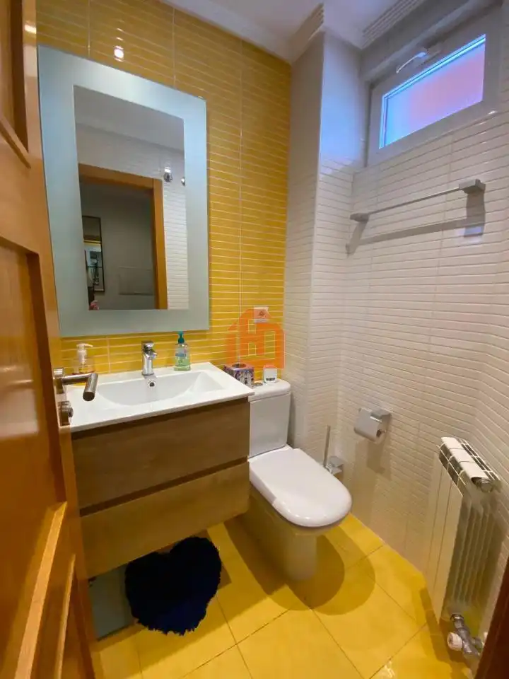 Baño de Casa adosada en venta en San Andrés del Rabanedo con Calefacción, Jardín privado y Trastero