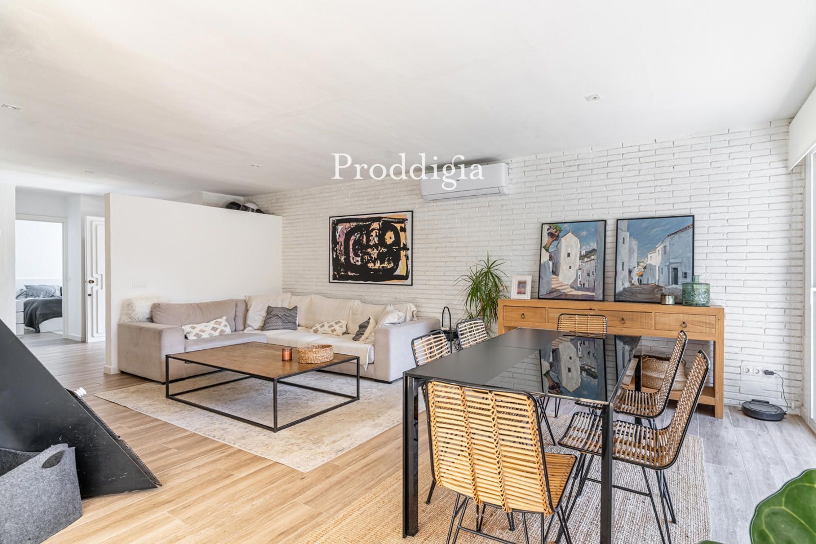 Sala de estar de Casa o chalet en venta en Cerdanyola del Vallès con Aire acondicionado, Calefacción y Jardín privado