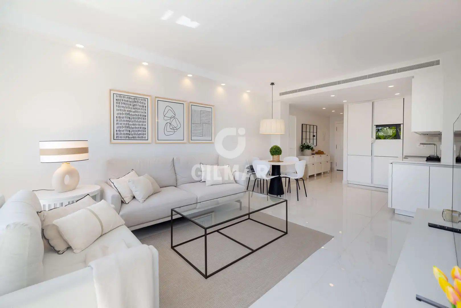 Sala d'estar de Apartament en venda en Marbella amb Calefacció, Jardí privat i Traster