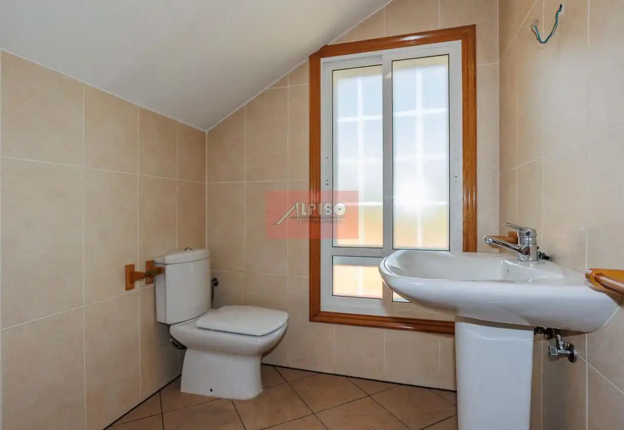 Baño de Casa o chalet en venta en O Carballiño   con Calefacción, Jardín privado y Terraza
