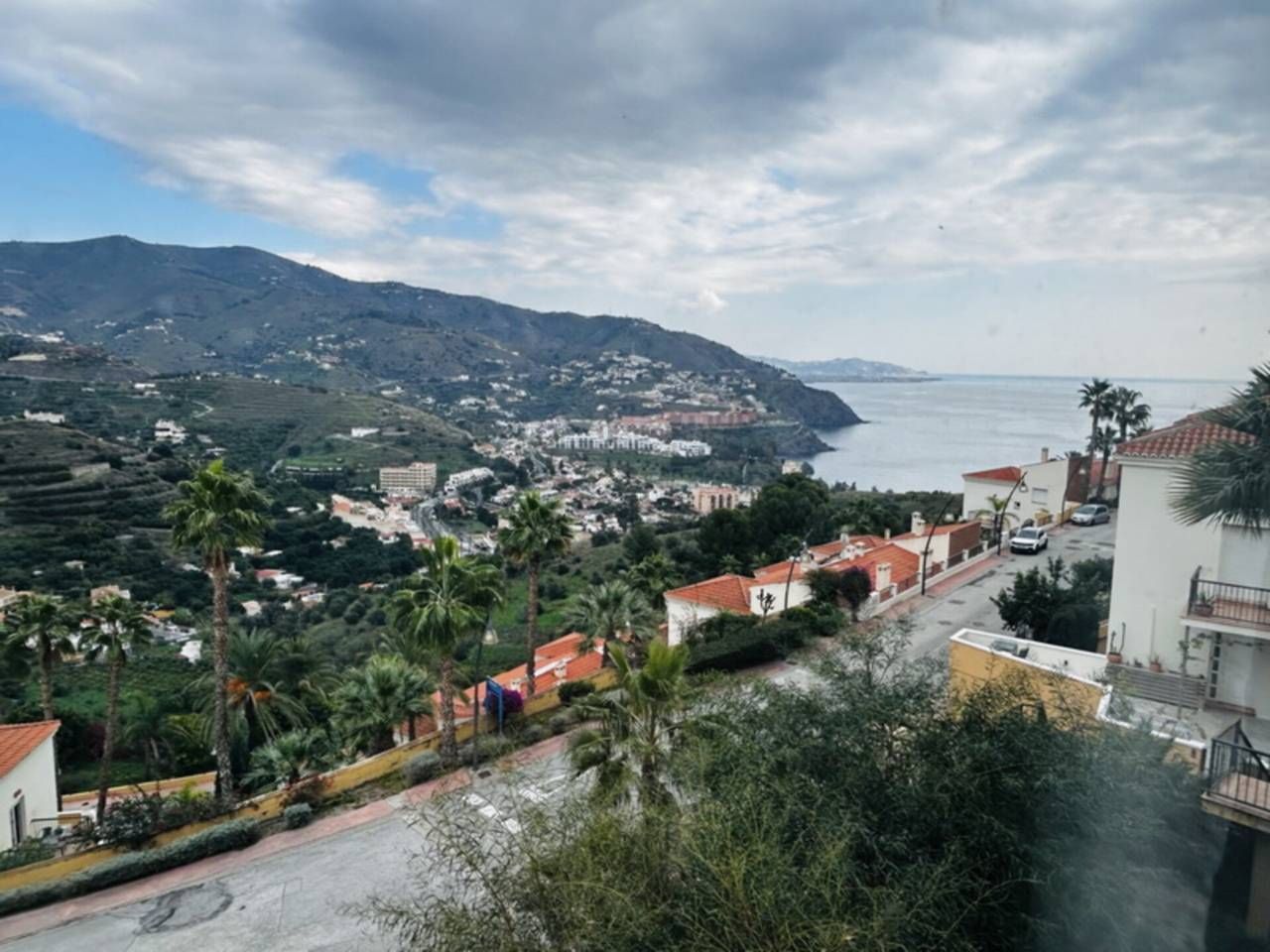 Vista exterior de Casa adosada en venda en Almuñécar