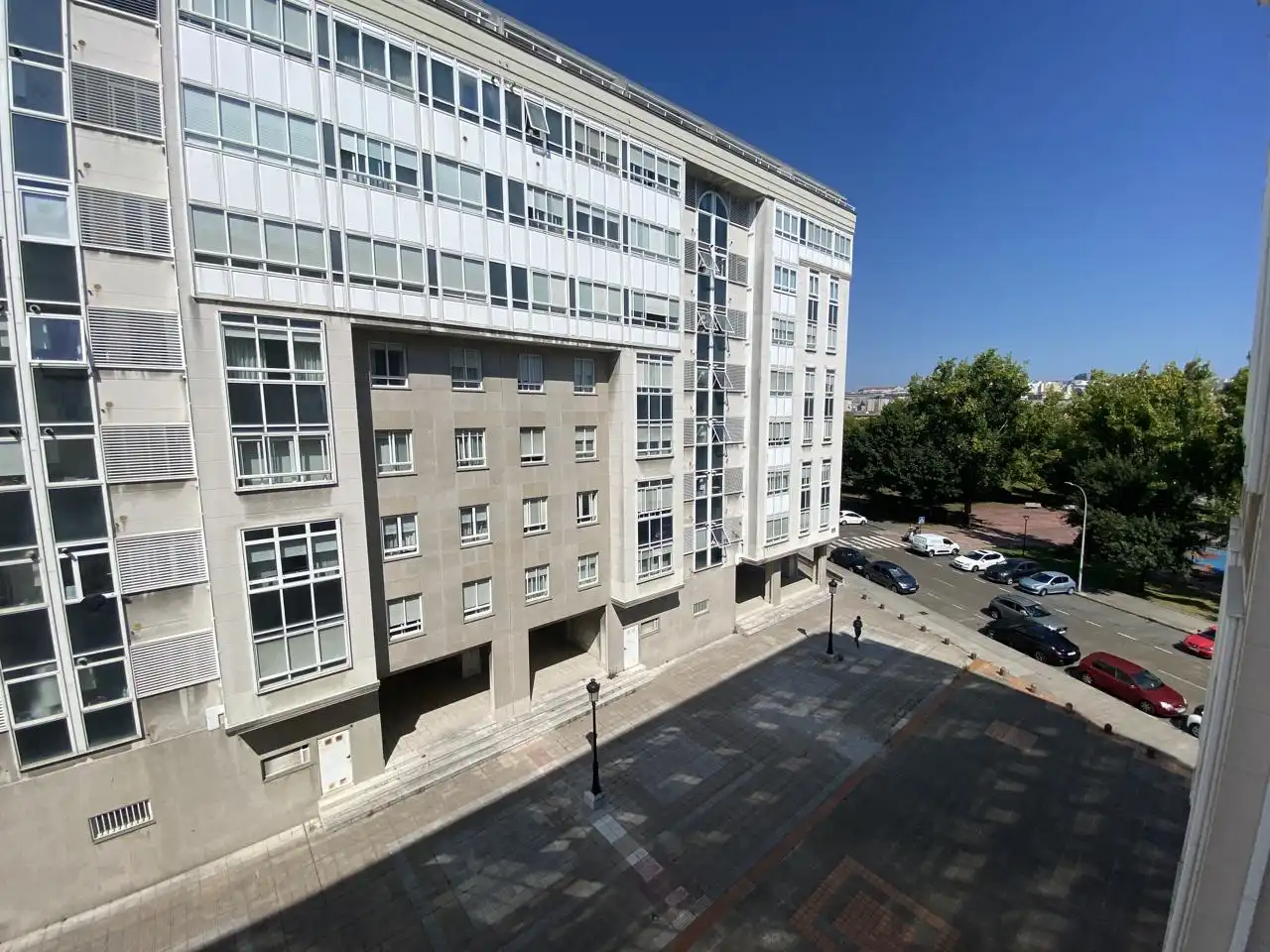 Vista exterior de Piso de alquiler en A Coruña Capital  con Calefacción y Amueblado