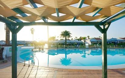 Piscina de Casa adosada en venda en San Bartolomé de Tirajana amb Aire condicionat i Terrassa