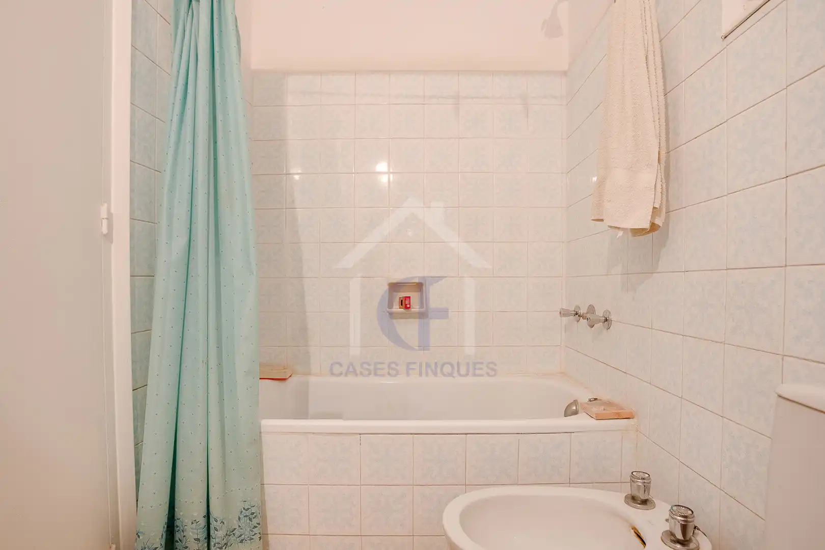 Baño de Ático en venta en Barcelona con Calefacción y Balcón
