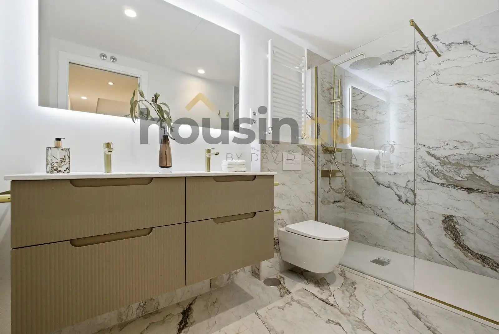 Bathroom of Flat for sale in Madrid  with Air Conditioner, Heating and Parquet flooring