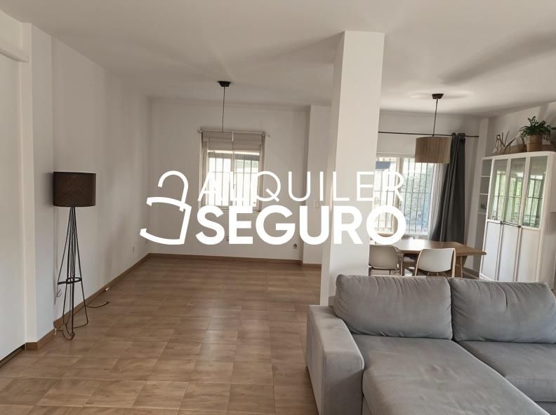 Sala d'estar de Casa o xalet de lloguer en Bollullos de la Mitación amb Aire condicionat, Terrassa i Piscina