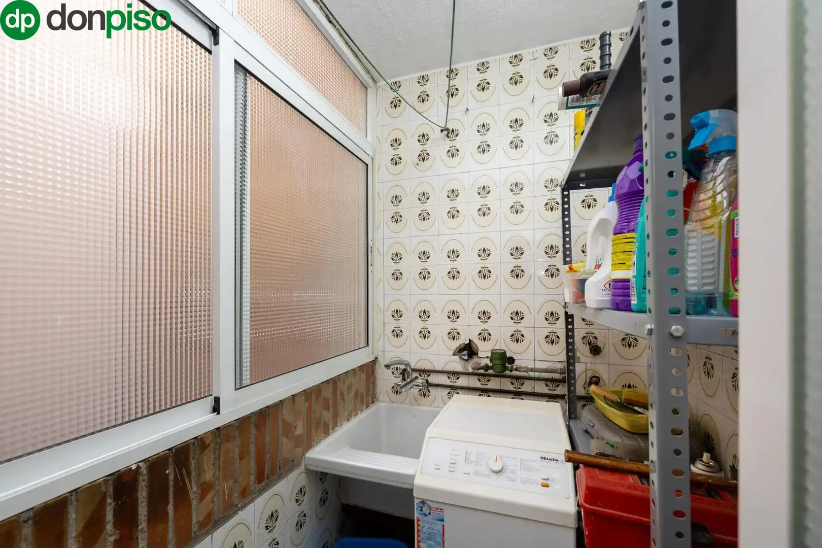 Bathroom of Flat for sale in Granada  with Air Conditioner, Heating and Terrace