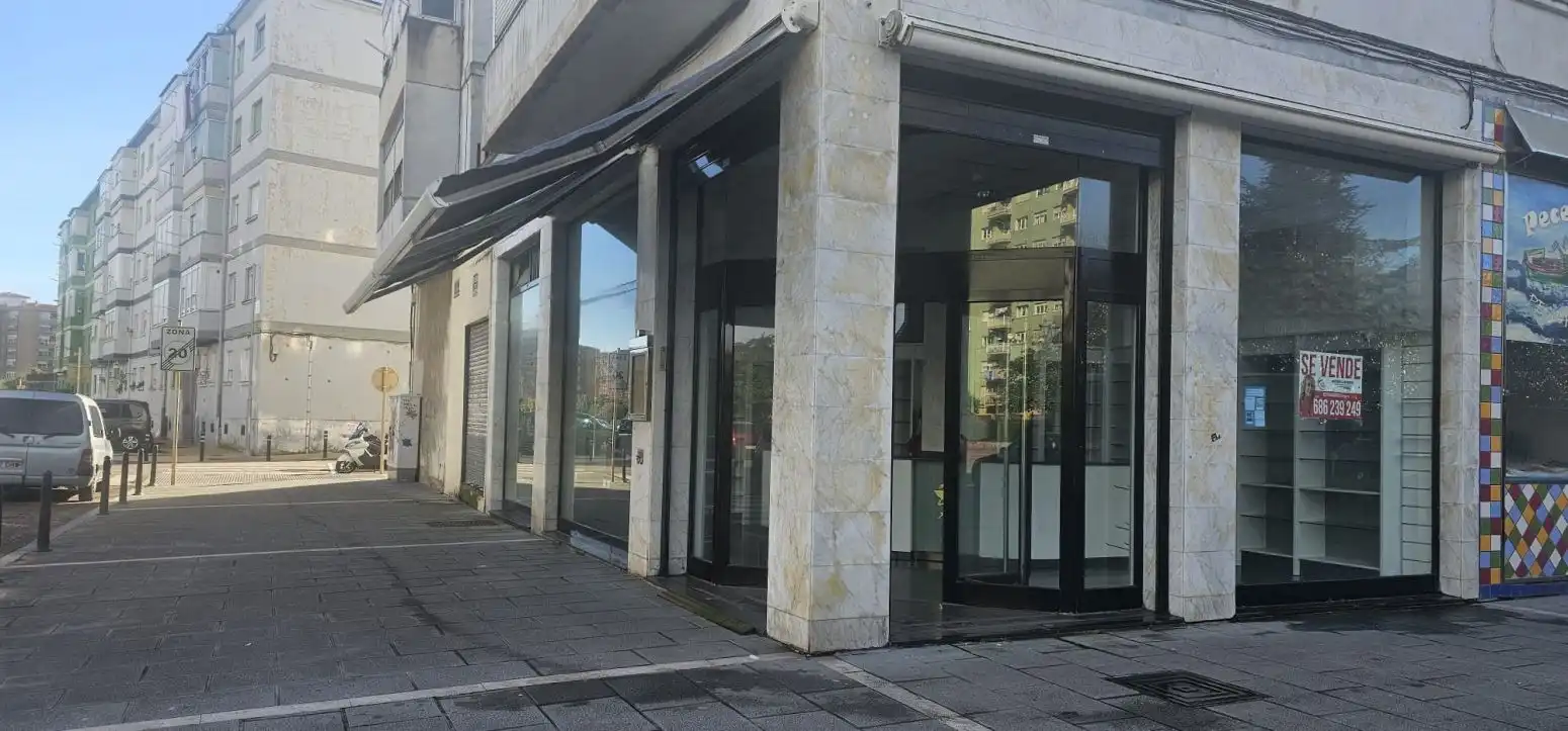 Außenansicht von Geschaftsraum zum Verkauf in Torrelavega 