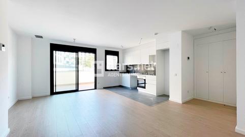 Foto 2 de Pis de lloguer a Ronda de la Masia Nova, Mas d'En Serra - Els Cards, Barcelona