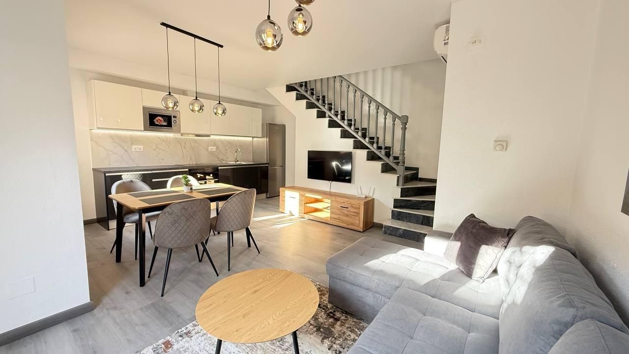 Sala d'estar de Casa adosada en venda en Orihuela amb Aire condicionat, Jardí privat i Terrassa