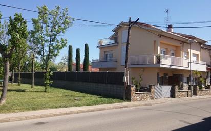 Vista exterior de Casa o xalet en venda en Olot amb Terrassa