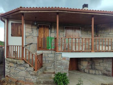 Casa amb balcó en venda a Nogueira de Ramuín