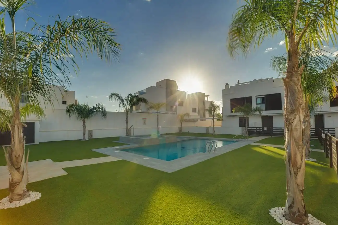 Piscina de Planta baja en venta en Pilar de la Horadada con Aire acondicionado, Jardín privado y Terraza