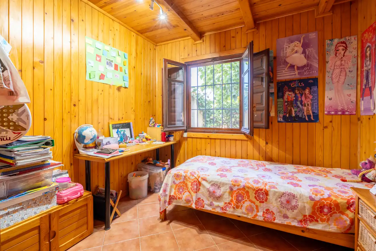 Dormitori de Finca rústica en venda en L'Aldea amb Jardí privat, Terrassa i Moblat