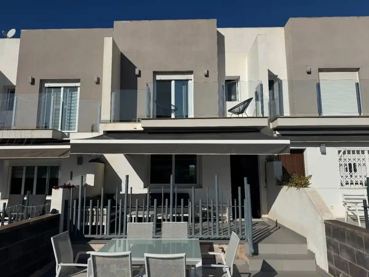 Terraza de Casa adosada en venta en Torrevieja con Aire acondicionado, Jardín privado y Amueblado