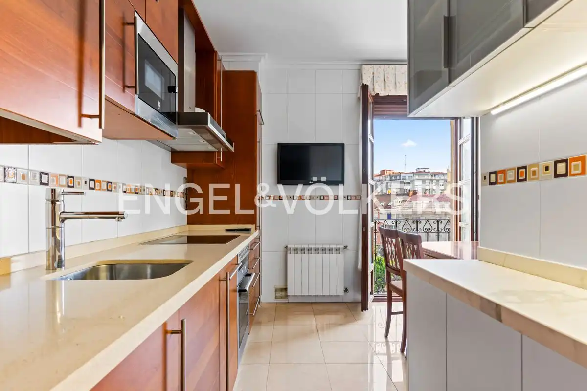 Cocina de Piso en venta en Gijón  con Calefacción, Parquet y Balcón