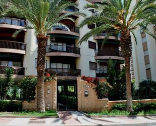 Vista exterior de Pis en venda en Roquetas de Mar amb Aire condicionat, Jardí privat i Terrassa