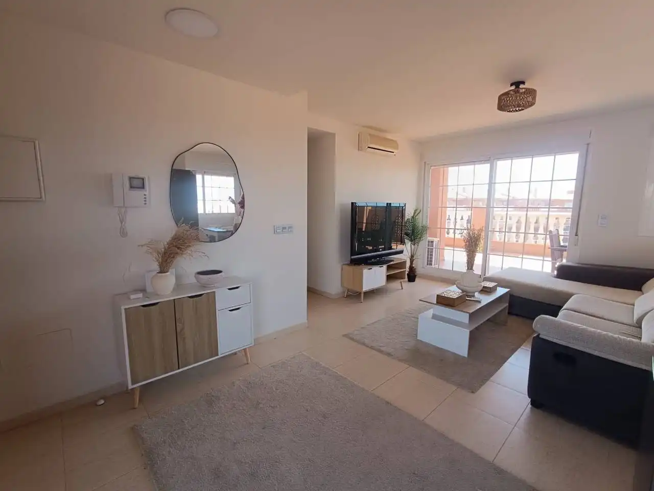 Wohnzimmer von Dachboden zum Verkauf in El Ejido mit Klimaanlage, Heizung und Terrasse