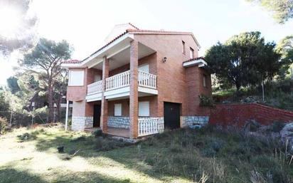 Exterior view of House or chalet for sale in San Martín de Valdeiglesias  with Swimming Pool