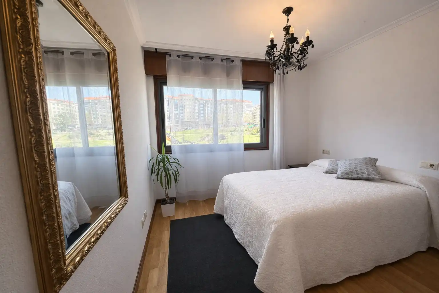 Habitación de Piso en venta en Vigo  con Calefacción, Parquet y Trastero