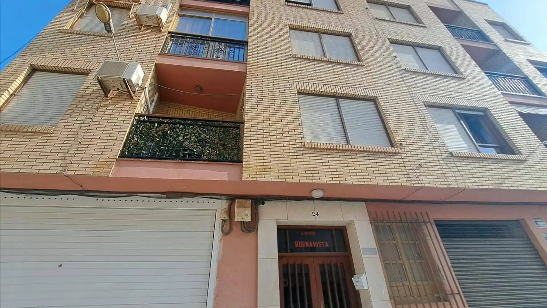 Vista exterior de Piso en venta en Adra