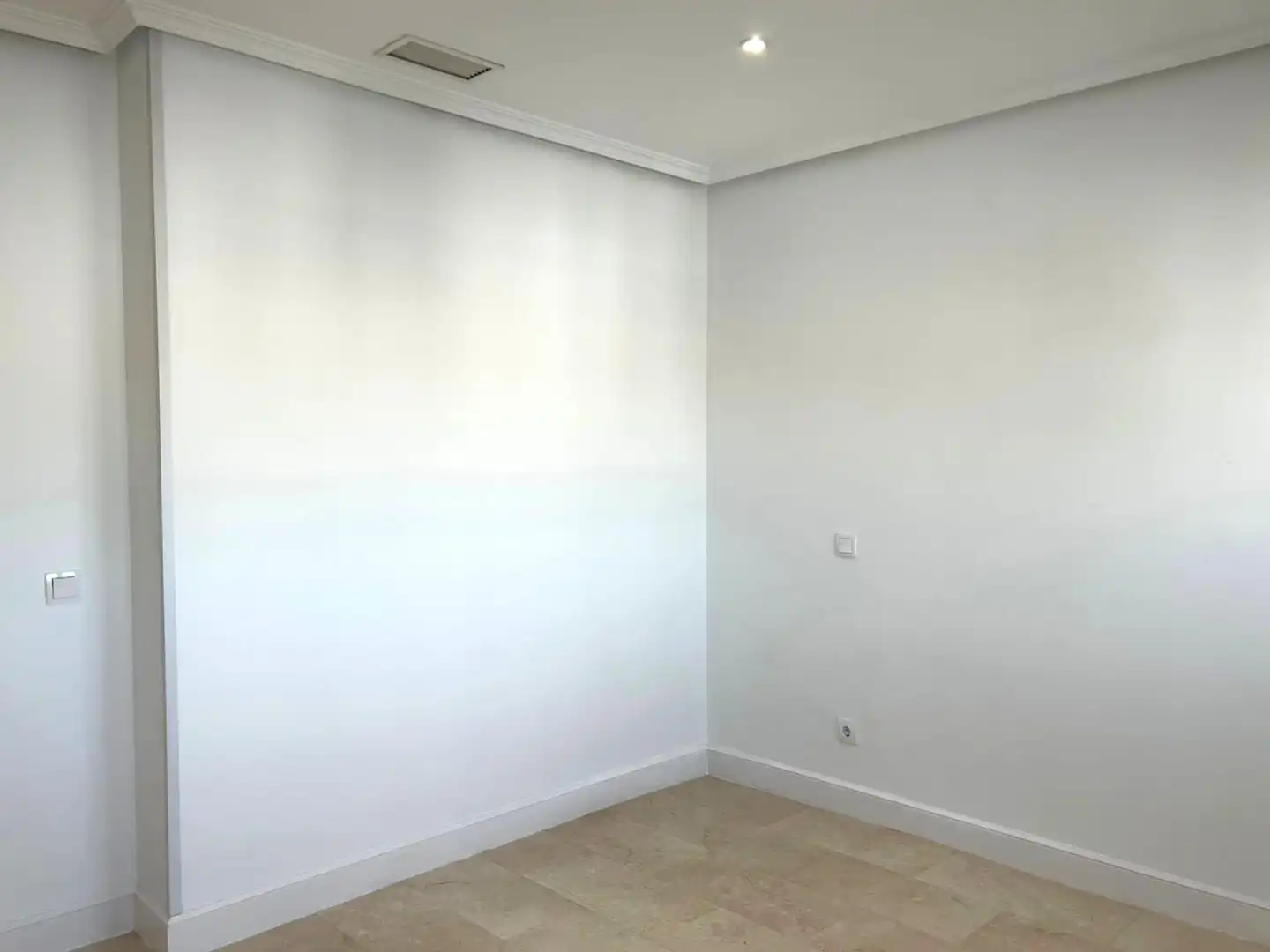 Habitación de Apartamento de alquiler en Madrid con Aire acondicionado y Calefacción