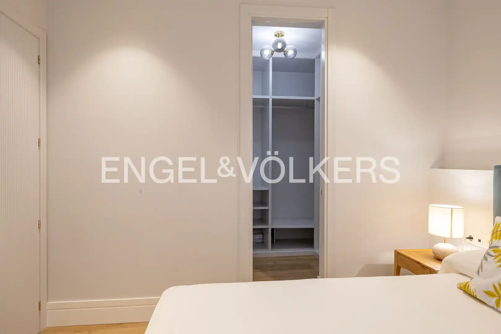 Bedroom of Flat for sale in Madrid  with Air Conditioner, Heating and Furnished