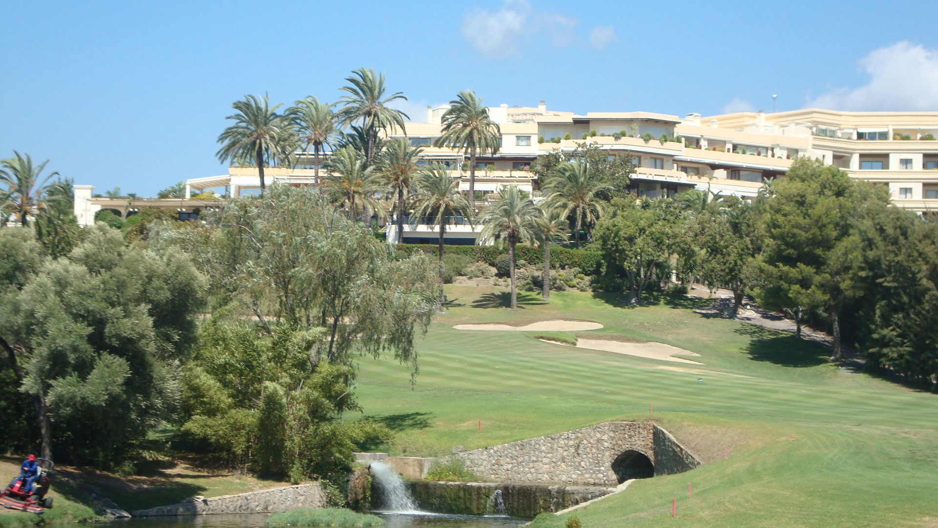 Vista exterior de Apartament de lloguer en Marbella amb Aire condicionat, Terrassa i Moblat