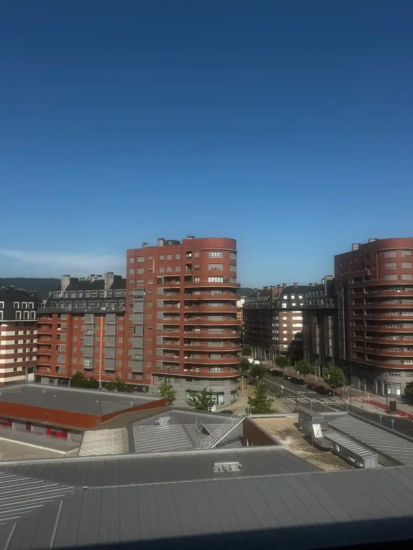 Vista exterior de Pis en venda en Bilbao  amb Calefacció i Balcó