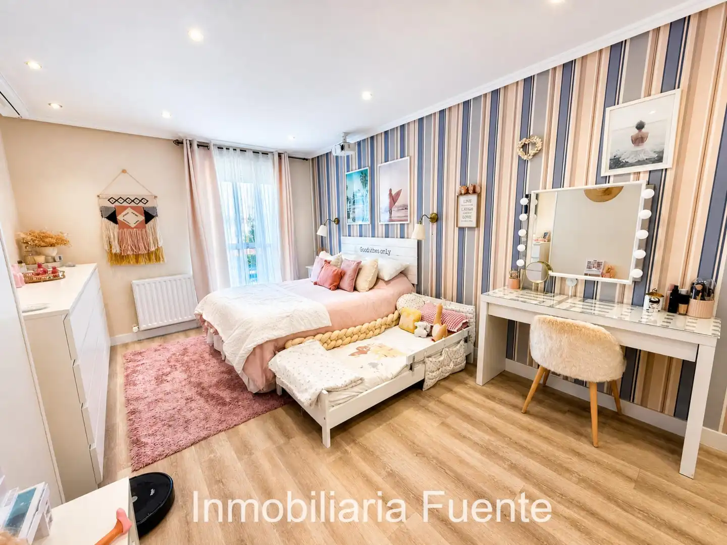 Schlafzimmer von Einfamilien-Reihenhaus zum Verkauf in Muskiz mit Heizung, Privatgarten und Terrasse