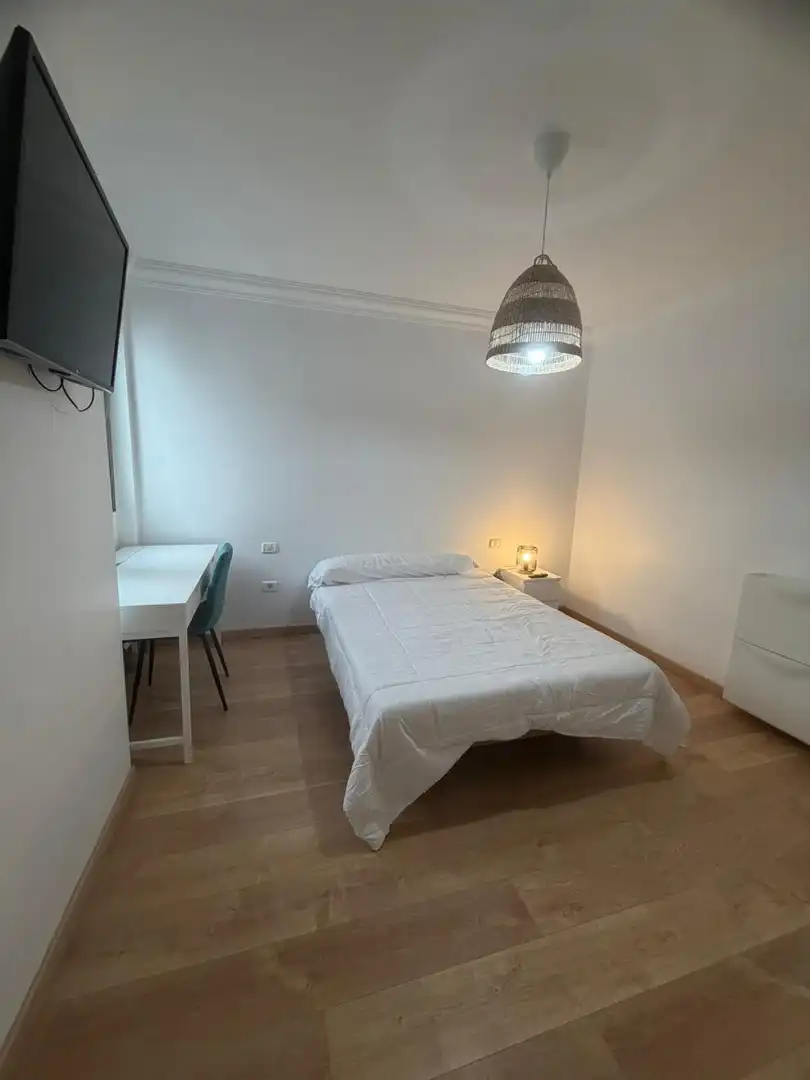 Bedroom of Flat for share in San Cristóbal de la Laguna  with Parquet flooring and Furnished