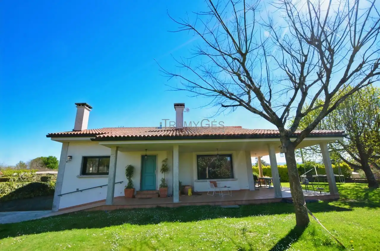 Vista exterior de Casa o chalet en venta en Tomiño con Calefacción, Jardín privado y Terraza