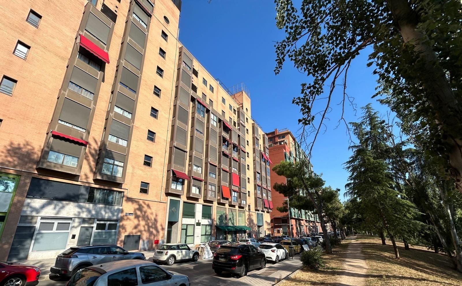 Exterior view of Apartment for sale in  Madrid Capital  with Air Conditioner, Heating and Community pool
