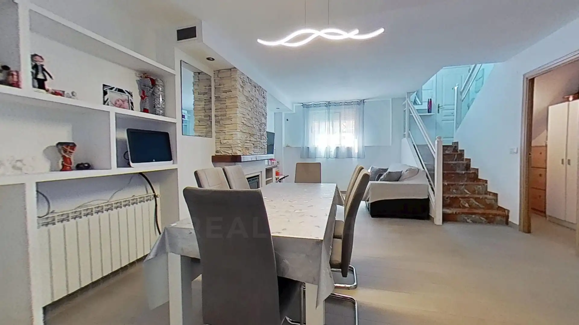 Casa aparellada en venda a El Grao
