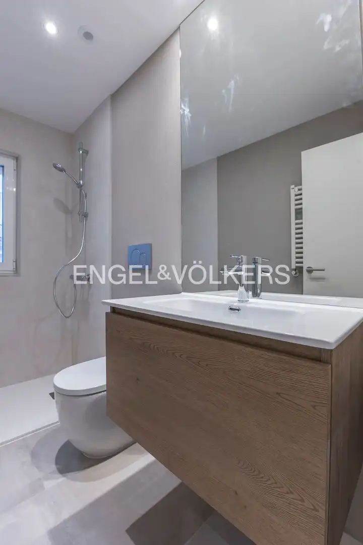 Flat for rent in Evaristo San Miguel, Argüelles