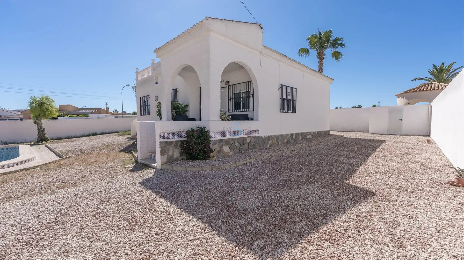 Vista exterior de Casa o chalet en venta en Torrevieja con Terraza, Piscina y Amueblado