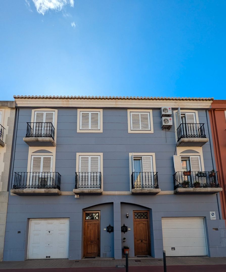 Vista exterior de Casa adosada en venda en Rocafort amb Aire condicionat, Calefacció i Jardí privat