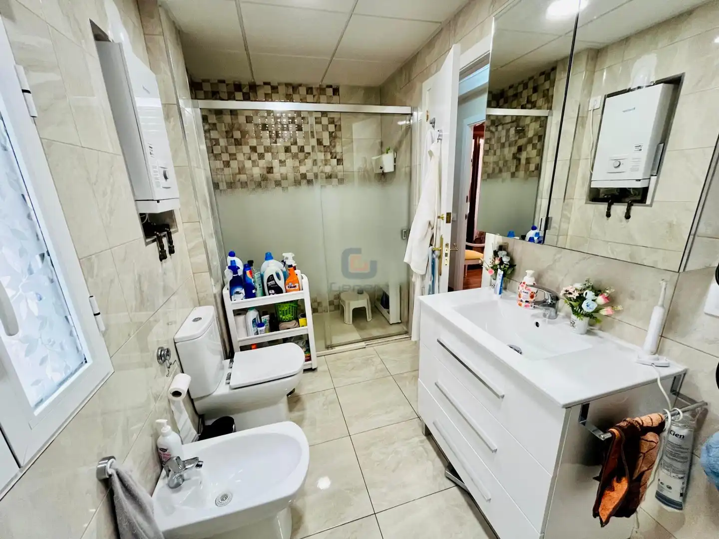 Baño de Piso en venta en Alicante / Alacant con Aire acondicionado, Terraza y Amueblado