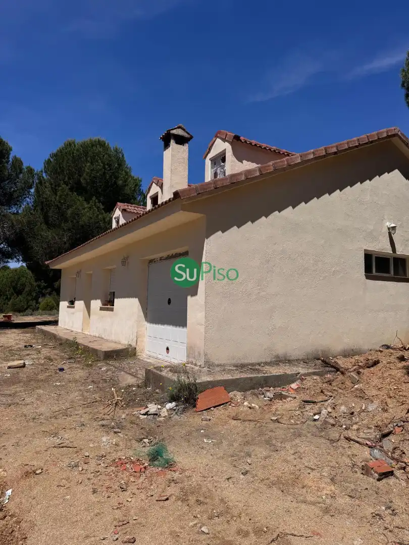 Vista exterior de Casa o xalet en venda en San Martín de Valdeiglesias amb Jardí privat