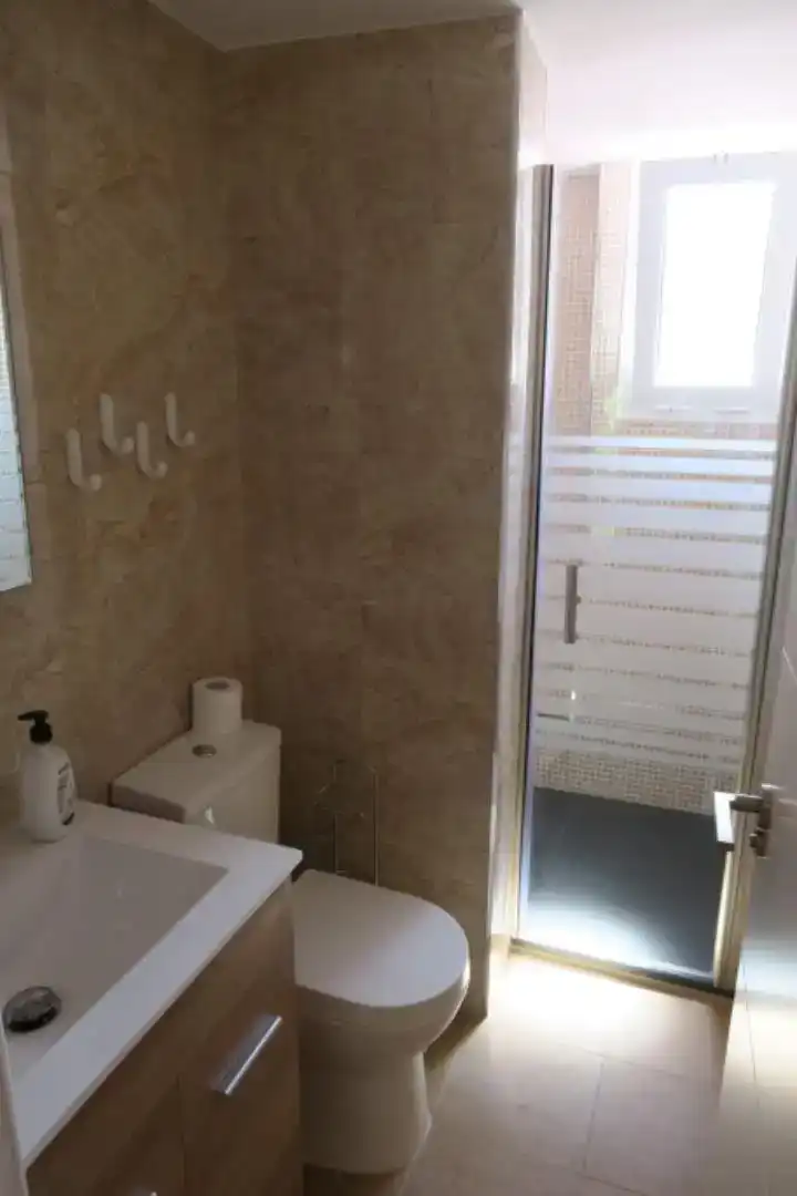 Bany de Apartament per a compartir en Sevilla amb Aire condicionat, Parquet i Moblat