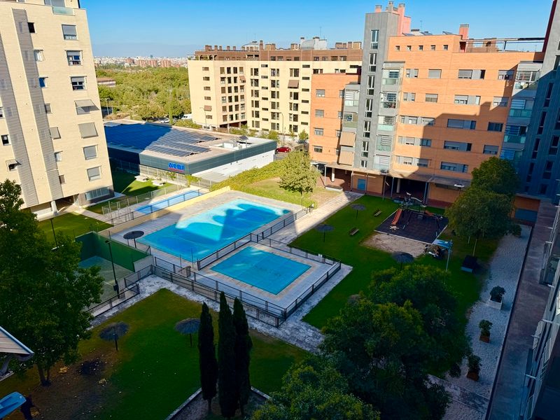 Swimming pool of Flat for sale in  Madrid Capital  with Air Conditioner, Heating and Private garden