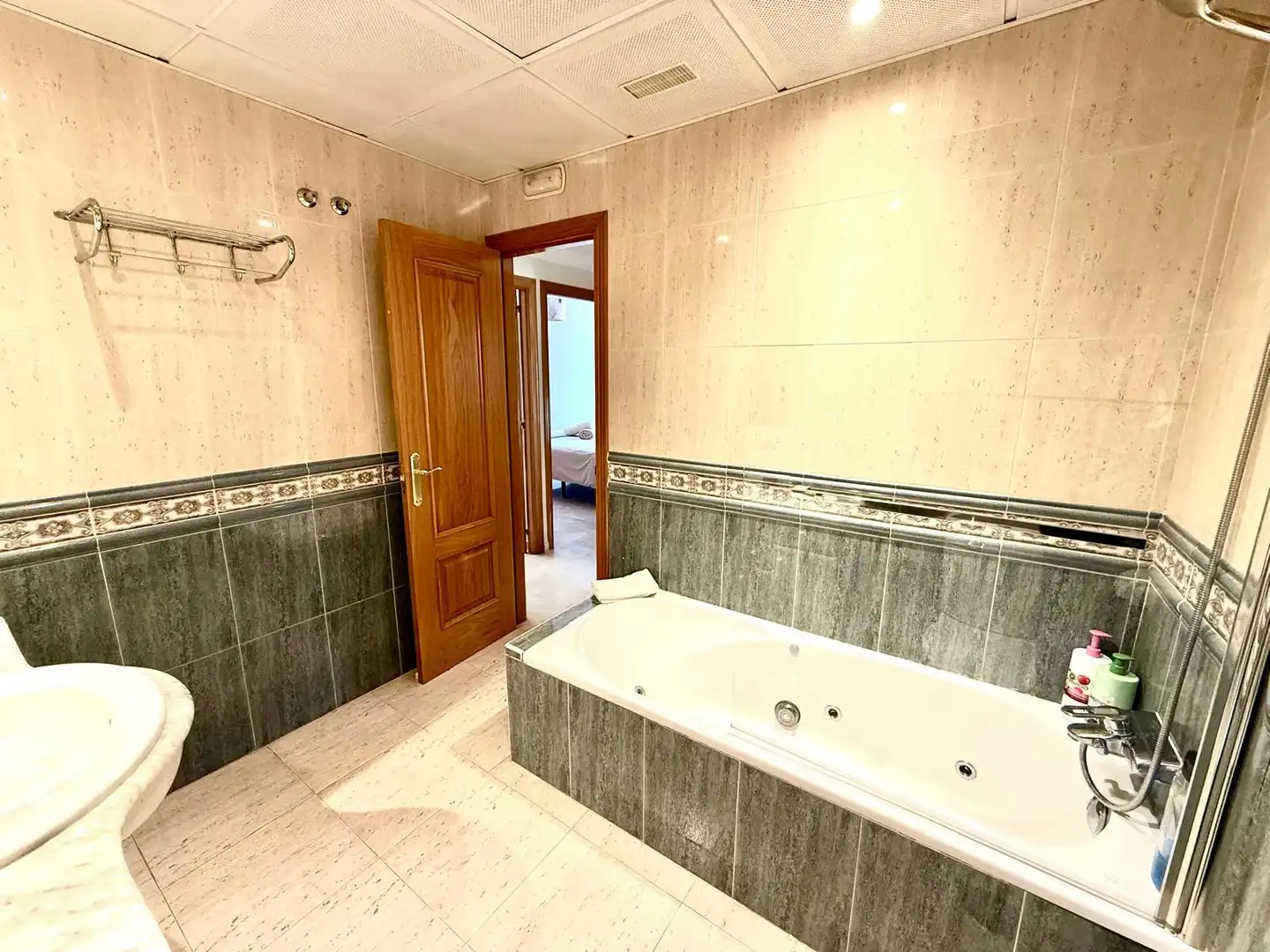 Baño de Dúplex de alquiler en Marbella con Piscina, Amueblado y Piscina comunitaria