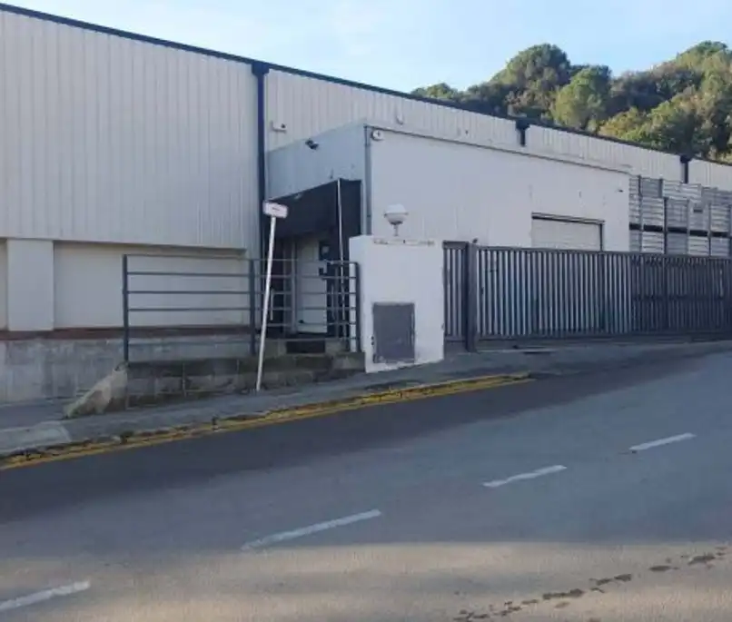 Vista exterior de Nau industrial en venda en Arenys de Munt