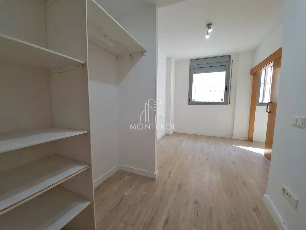 Habitación de Piso en venta en Sabadell con Aire acondicionado, Calefacción y Piscina comunitaria