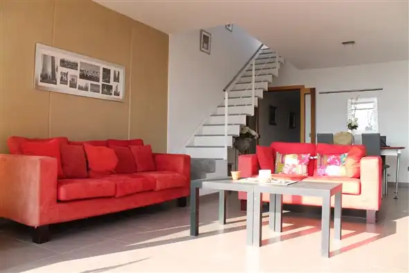 Wohnzimmer von Dachboden zur Miete in Cambrils mit Klimaanlage, Terrasse und Möbliert