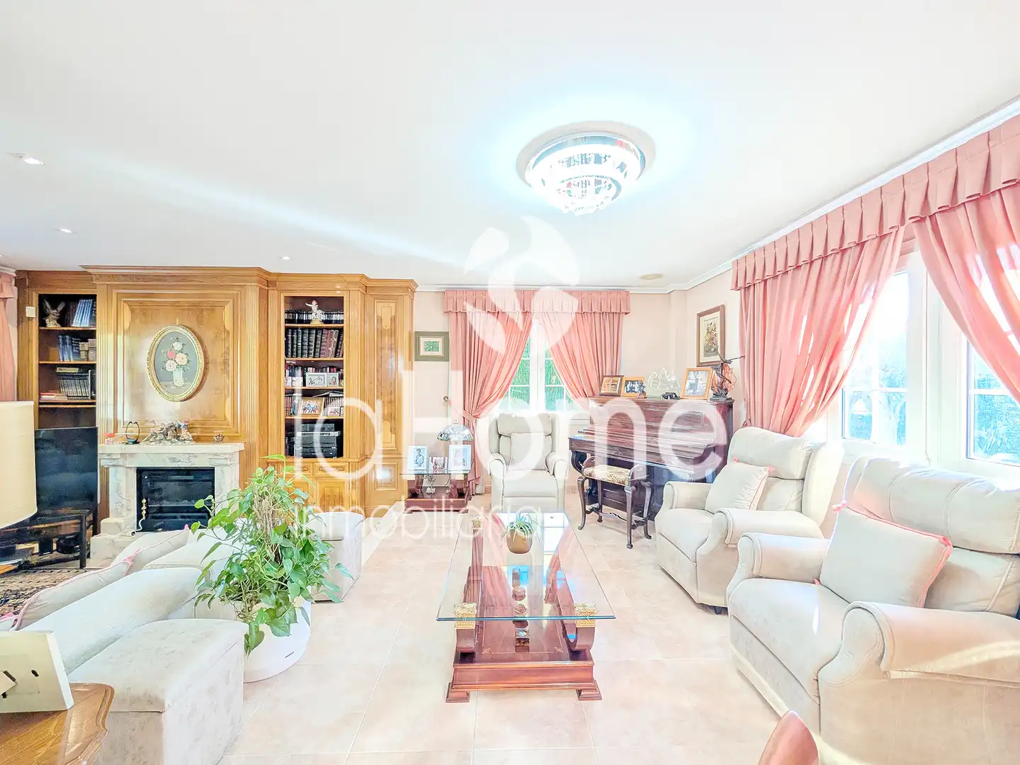 Sala de estar de Casa o chalet en venta en L'Eliana con Aire acondicionado, Calefacción y Jardín privado
